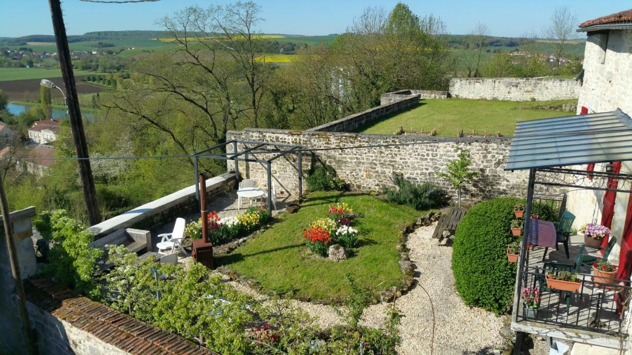 B&B Chez Fouchs - Chambre D'Hotes Dun-sur-Meuse Eksteriør bilde