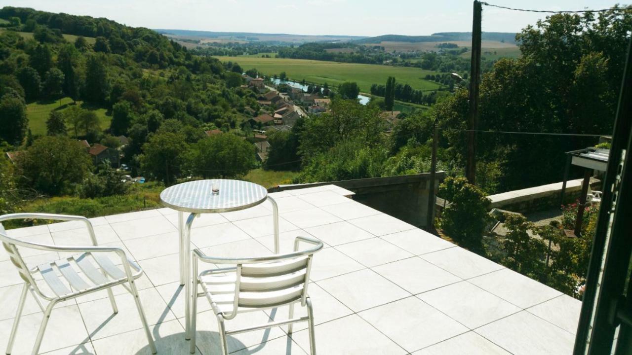 B&B Chez Fouchs - Chambre D'Hotes Dun-sur-Meuse Eksteriør bilde